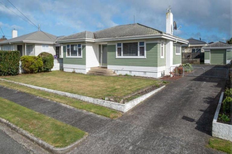 Photo of property in 5 Goodson Place, Hawera, 4610