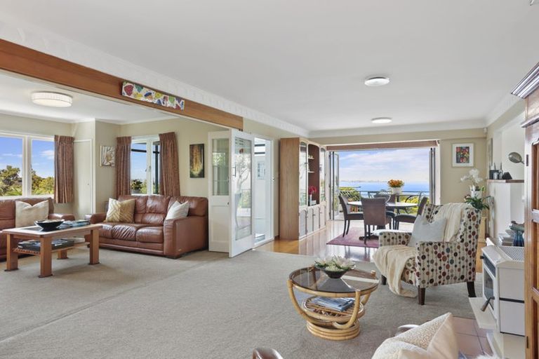 Photo of property in 98 Takahe Road, Titirangi, Auckland, 0604