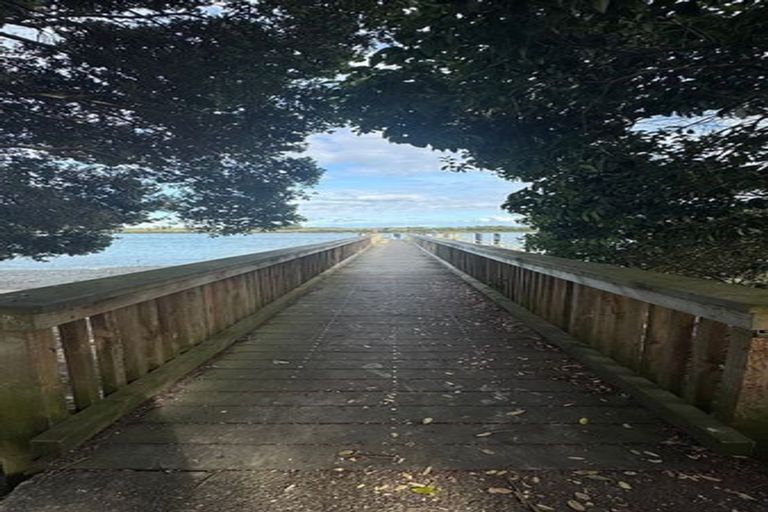 Photo of property in 22 Beihlers Road, Weymouth, Auckland, 2103