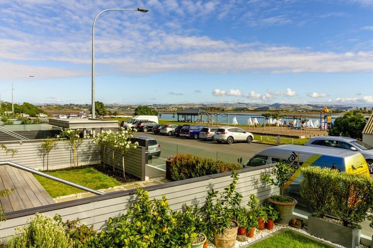 Photo of property in 203/7 Humber Street, Pandora, Napier, 4110