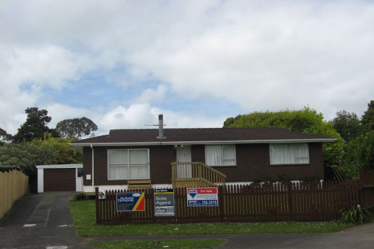 Photo of property in 8 Glennis Place, Clendon Park, Auckland, 2103