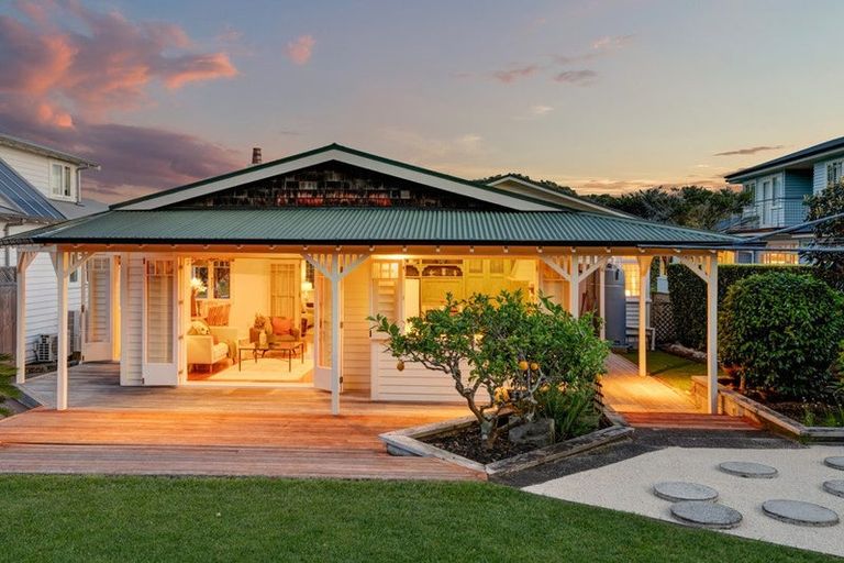 Photo of property in 6 Seabreeze Road, Narrow Neck, Auckland, 0624