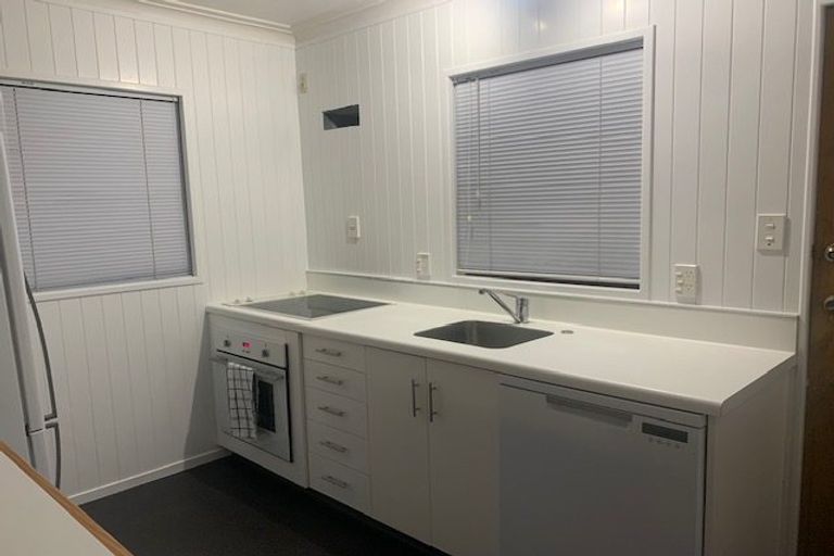 Photo of property in 1/52 Seaview Road, Castor Bay, Auckland, 0620