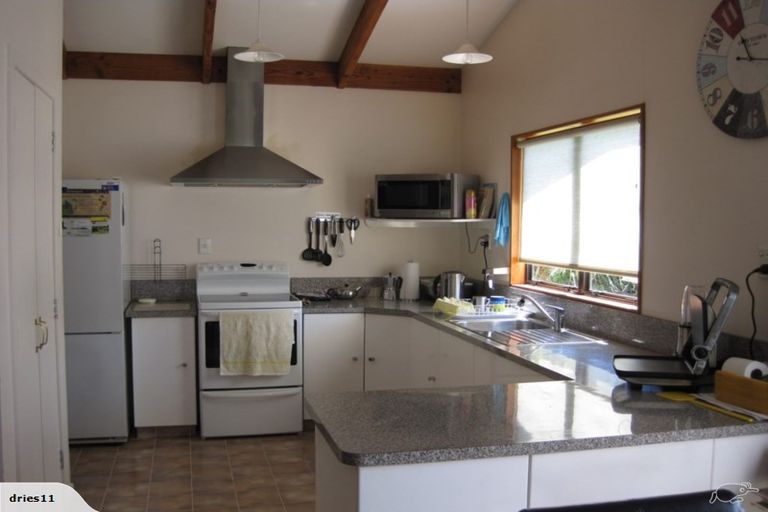 Photo of property in 17 Renata Road, Okiwi Bay, 7193