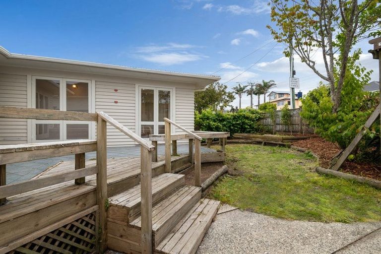 Photo of property in 1/95 Sylvan Avenue, Northcote, Auckland, 0627