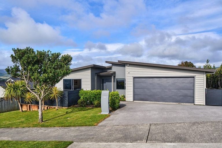 Photo of property in 154 Endeavour Drive, Whitby, Porirua, 5024