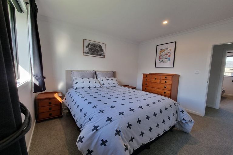 Photo of property in 18 Sardinia Grove, Fitzherbert, Palmerston North, 4410
