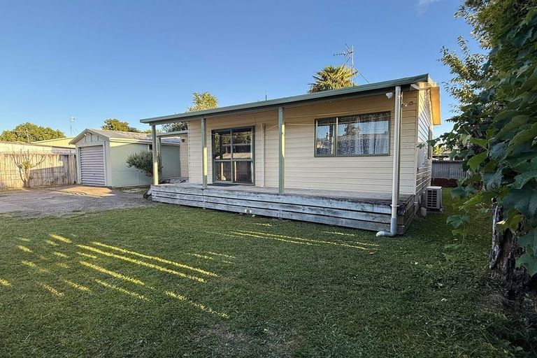 Photo of property in 14 Oxford Street, Fairfield, Hamilton, 3214
