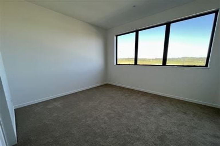 Photo of property in 90 Tarapuka Road, Westgate, Auckland, 0814