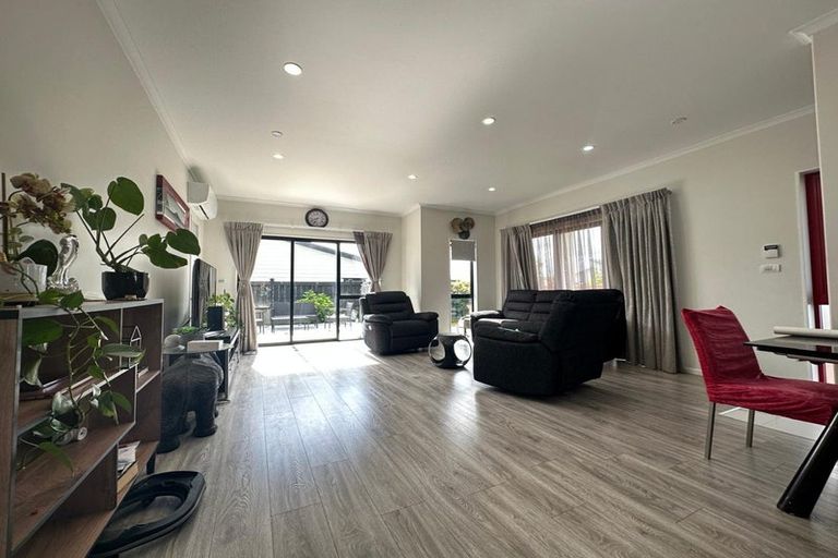 Photo of property in 18 Noia Way, Karaka, Papakura, 2113