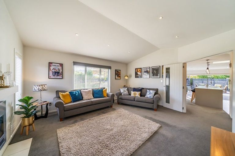 Photo of property in 140 Norana Road, Timberlea, Upper Hutt, 5018