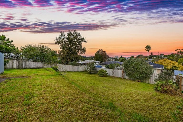 Photo of property in 18 Solar Road, Glen Eden, Auckland, 0602