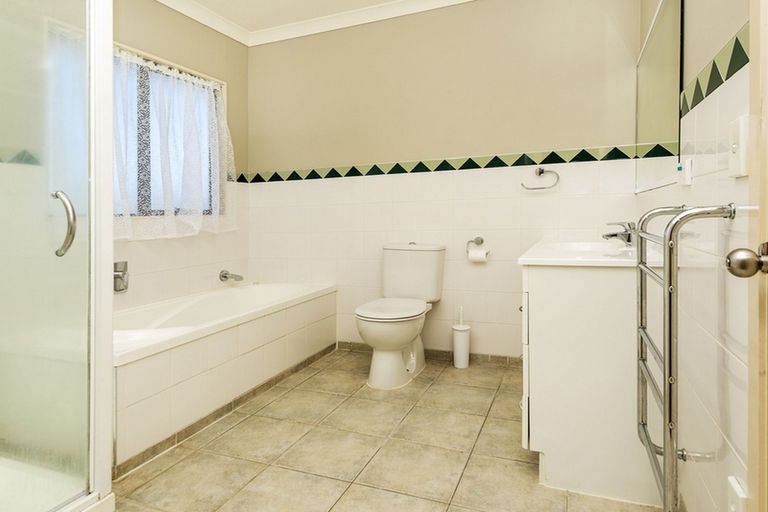 Photo of property in 96 Pitt Avenue, Clendon Park, Auckland, 2103