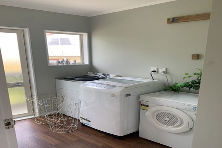 Photo of property in 11a Greta Place, Stanmore Bay, Whangaparaoa, 0932