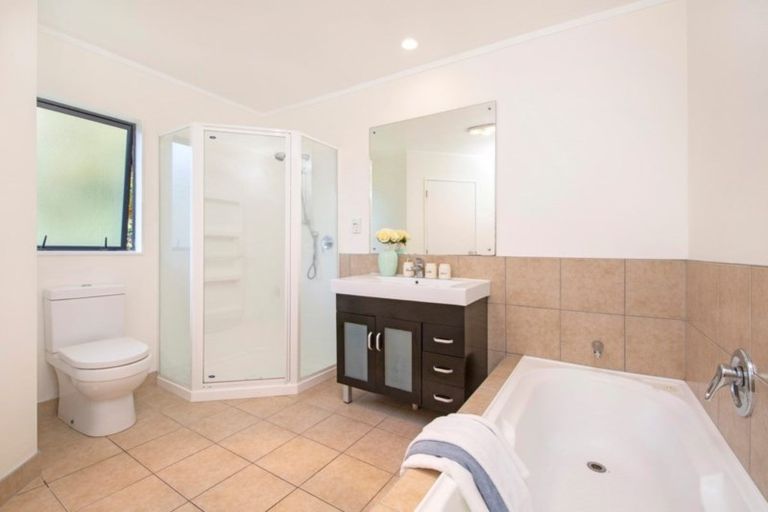 Photo of property in 3/6a Botany Road, Howick, Auckland, 2010