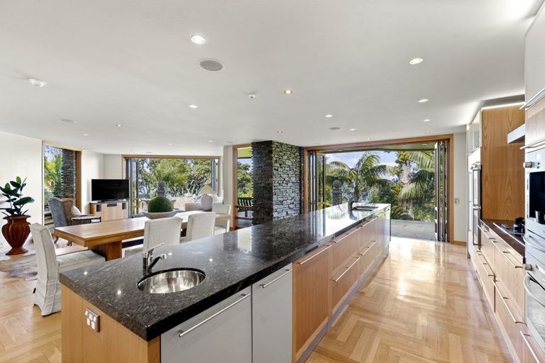 Photo of property in 104 Kauri Road, Laingholm, Auckland, 0604