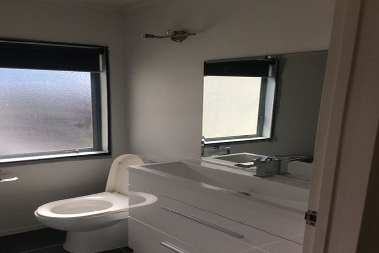 Photo of property in 1/41 Ennis Avenue, Pakuranga Heights, Auckland, 2010