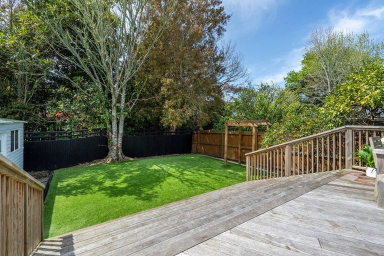 Photo of property in 27 Lynden Avenue, Hillcrest, Auckland, 0627