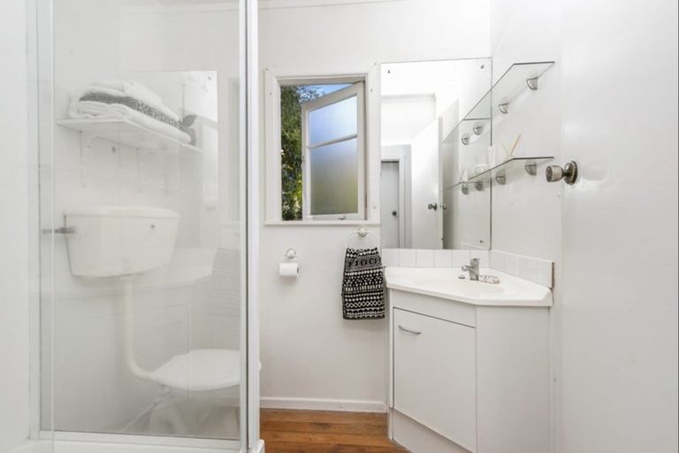 Photo of property in 10 Evan Street, Belmont, Auckland, 0622