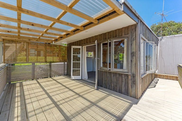 Photo of property in 352 Motutara Road, Muriwai, 0881