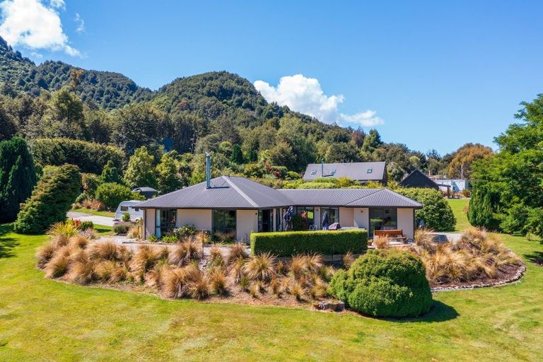 Photo of property in 10 Cove Lane, Mount Creighton, Queenstown, 9371