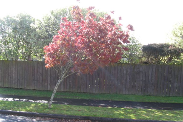 Photo of property in 1 Sheffield Place, Botany Downs, Auckland, 2010