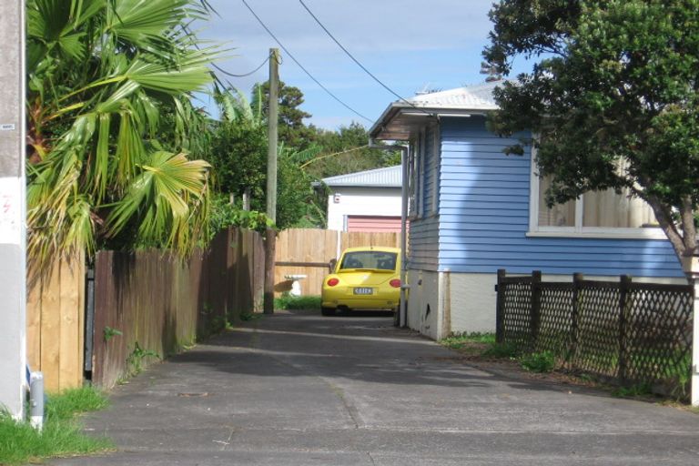 Photo of property in 1/23 Larnoch Road, Henderson, Auckland, 0610