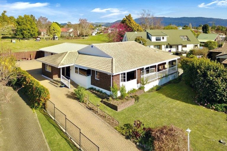 Photo of property in 16 Randell Place, Te Puke, 3119