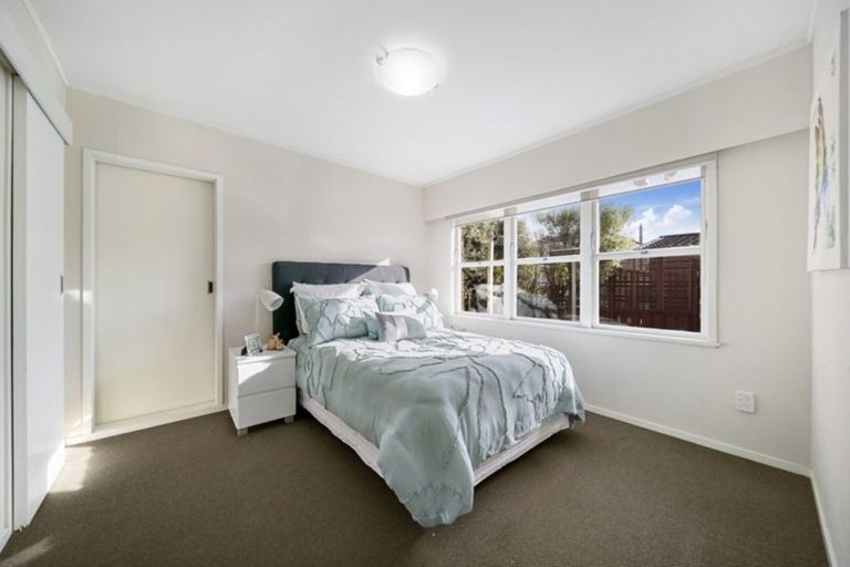Photo of property in 2a Kurnell Drive, Botany Downs, Auckland, 2010