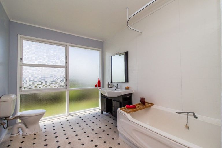 Photo of property in 30 Mountain Road, Western Heights, Rotorua, 3015