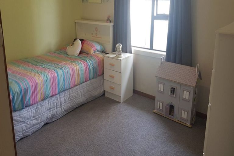 Photo of property in 10 Emlyn Place, Avondale, Christchurch, 8061