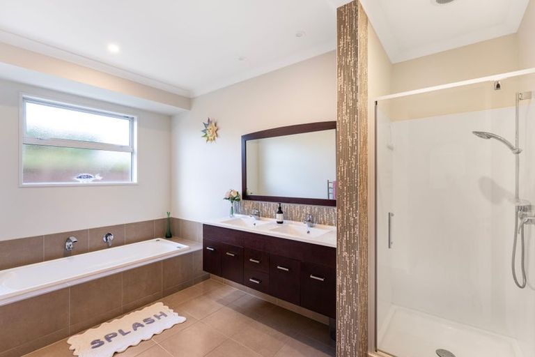 Photo of property in 21 Hyde Place, Halswell, Christchurch, 8025