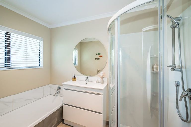 Photo of property in 84 Langdale Avenue, Paraparaumu, 5032