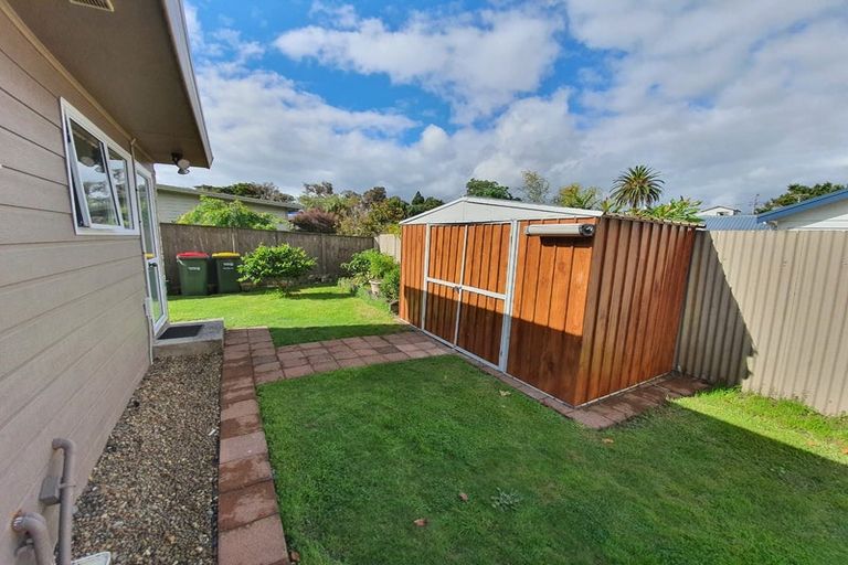 Photo of property in 2/4 South Street, Papakura, 2110