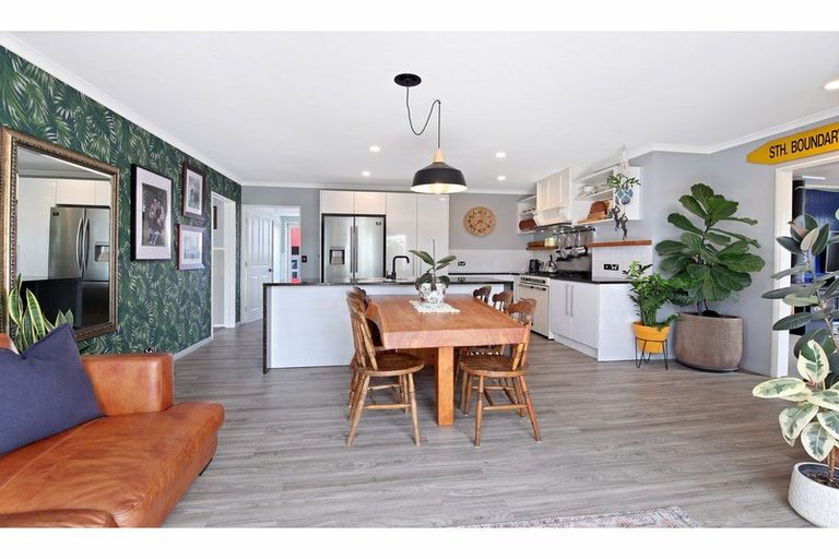 Photo of property in 60a Main North Road, Woodend, 7610