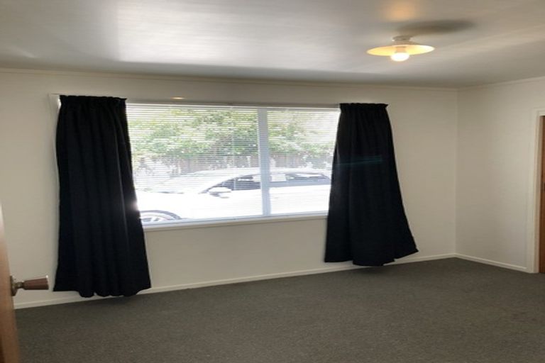 Photo of property in 2/32 Eastern Beach Road, Eastern Beach, Auckland, 2012