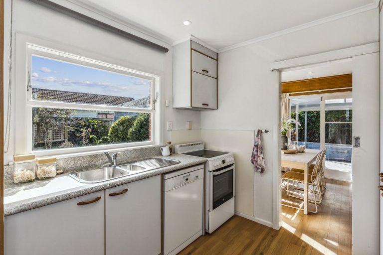 Photo of property in 6 Walton Avenue, Waikanae, 5036