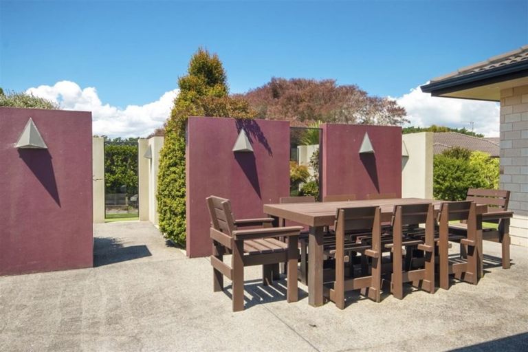 Photo of property in 8 Frank Knight Place, Waiuku, 2123