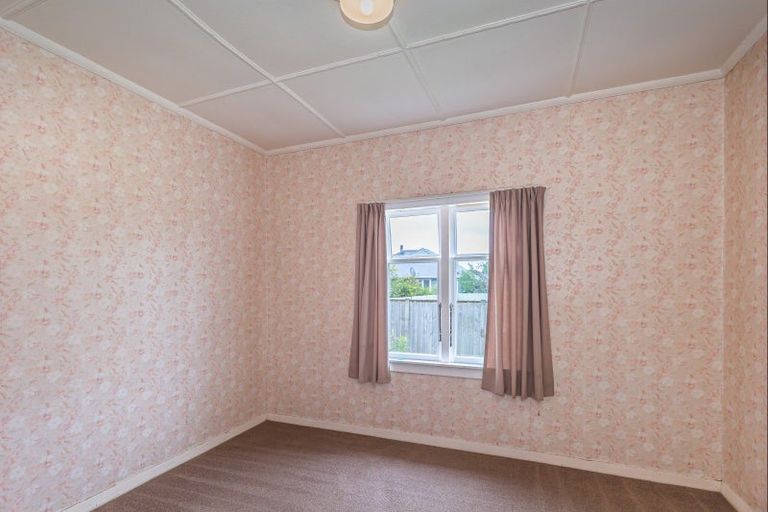 Photo of property in 13 Winchester Street, Levin, 5510