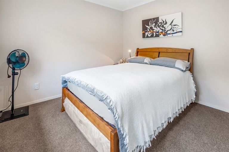 Photo of property in 8 Landvale Court, Browns Bay, Auckland, 0630