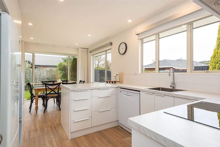 Photo of property in 20 Wendy Place, Heathcote Valley, Christchurch, 8022