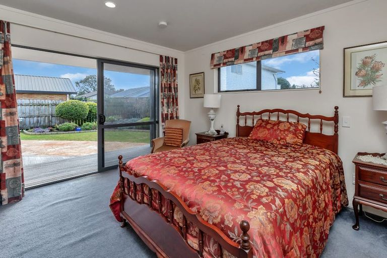 Photo of property in 32 Bermuda Place, One Tree Point, 0118