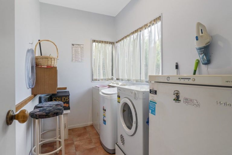 Photo of property in 5 Saunders Close, Whitby, Porirua, 5024