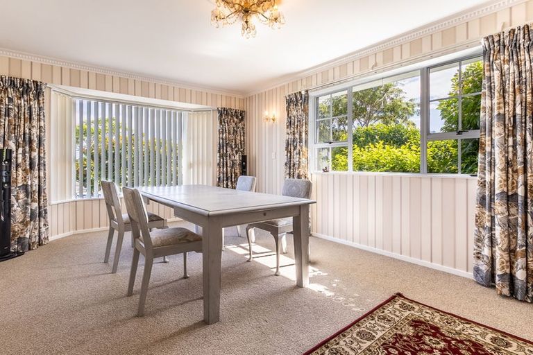 Photo of property in 10 Rosebank Grove, Waikanae, 5036