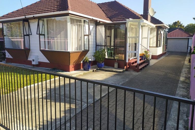 Photo of property in 16 Holyoake Crescent, Avalon, Lower Hutt, 5011