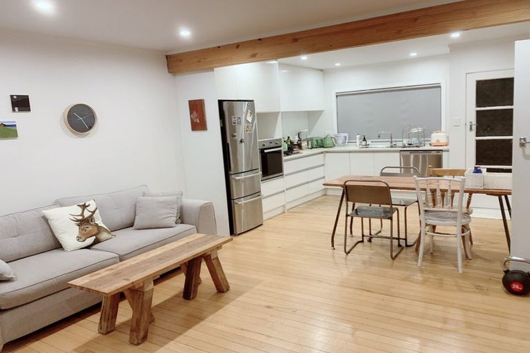 Photo of property in 2/134 Onewa Road, Northcote, Auckland, 0627