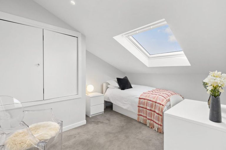 Photo of property in 17 West Road, Northland, Wellington, 6012