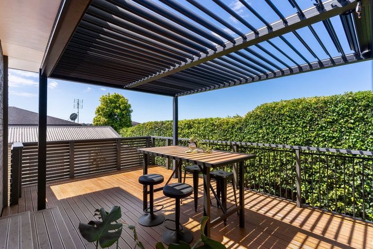 Photo of property in 2/36 Browns Bay Road, Rothesay Bay, Auckland, 0630