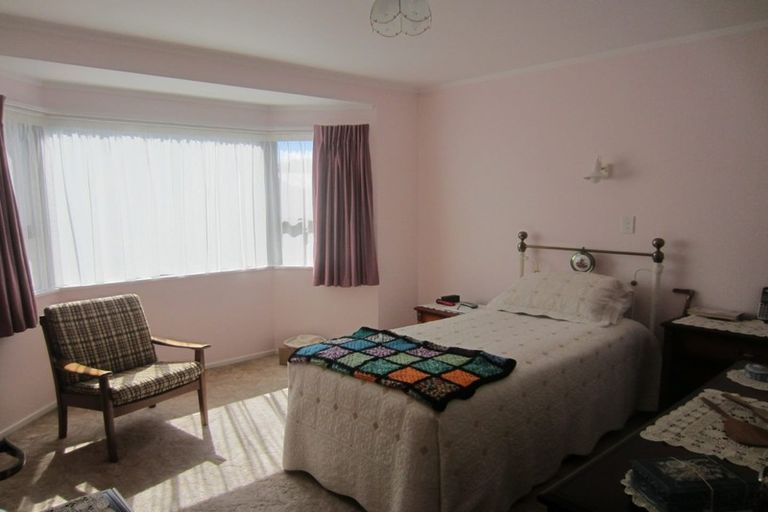 Photo of property in 48a Oxford Street, Tawa, Wellington, 5028