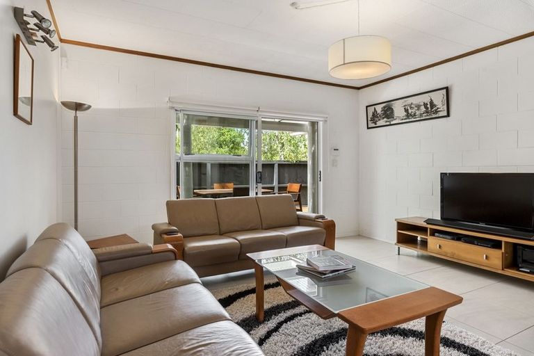 Photo of property in 22 Killarney Avenue, Torbay, Auckland, 0630